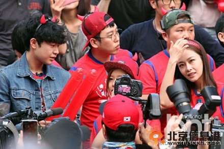 Roommate成员街头应援2014世界杯韩国足球 应援现场高清大图