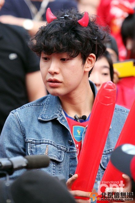 Roommate成员街头应援2014世界杯韩国足球 应援现场高清大图