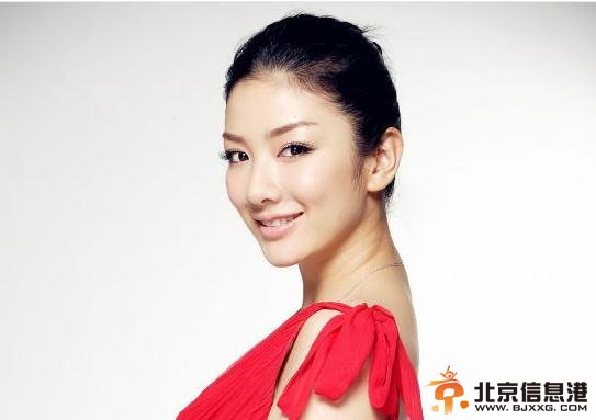 霍思燕王珞丹郝蕾微博点赞黄毅清 再给黄奕补一刀