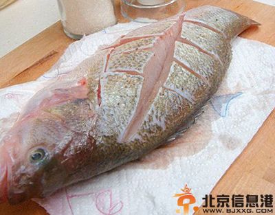 盘点干烧鱼的家常做法 色泽俱佳味道咸鲜带辣回甜