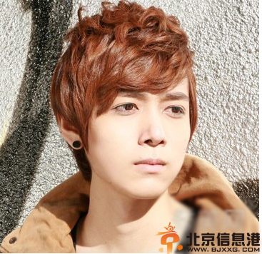 男生短发烫发发型 蓬松卷发尽显<a href='http://www.bjxxg.com/health/liangxing/' target='_blank'><u>男人</u></a>魅力