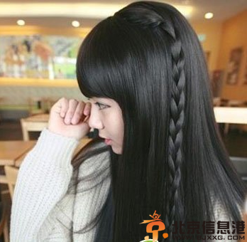 圆脸直发发型 温婉贤淑变身小<a href='http://www.bjxxg.cn/health/liangxing/' target='_blank'><u>女人</u></a>	