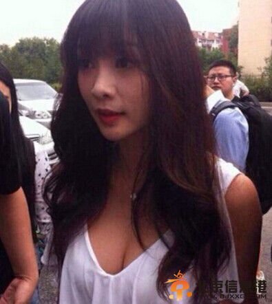 柳岩当快递员 宅男大学生求合影被委拒