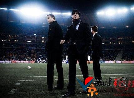 勒夫挖鼻屎被恶搞集锦：慢放勒夫舌尖上的鼻屎动图