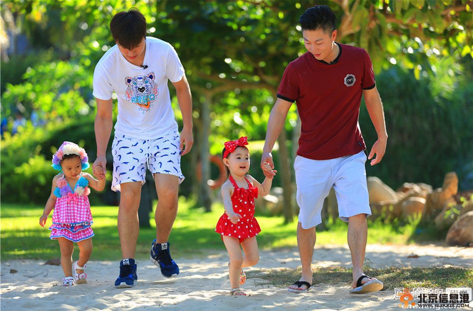 贾乃亮老婆李小璐与李小鹏妻子李安琦三亚泳装照曝光