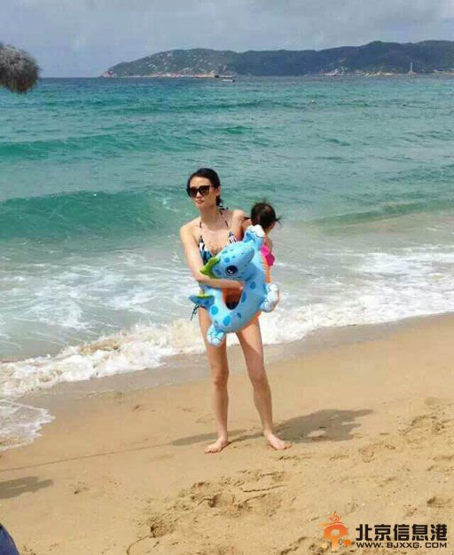 贾乃亮老婆李小璐与李小鹏妻子李安琦三亚泳装照曝光