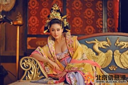 电视剧《武则天》张馨予剧照造型高清大图 张馨予饰演萧淑妃挤胸性感