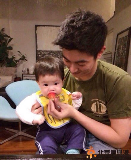 霍思燕儿子正面照近照曝光 霍思燕带儿子游泳照片高清大图