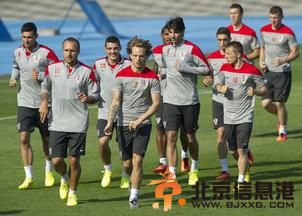 拉基蒂奇（７号）、乔尔卢卡（５号）、莫德里奇（１０号）在训练中