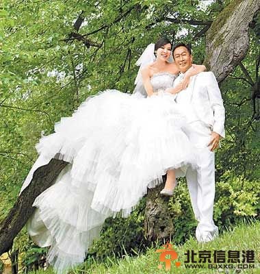 郭台铭39岁老婆曾馨莹怀第三胎 两人恋爱细节大揭秘