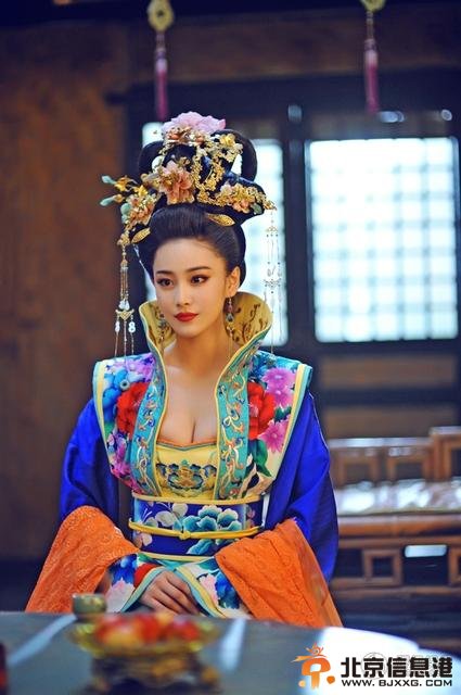 《武则天》曝张馨予剧照 绝世美人面如桃花酥胸白似银（组图）