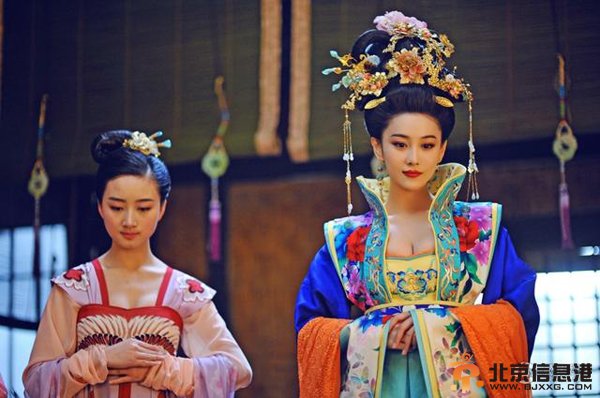 《武则天》曝张馨予剧照 绝世美人面如桃花酥胸白似银（组图）