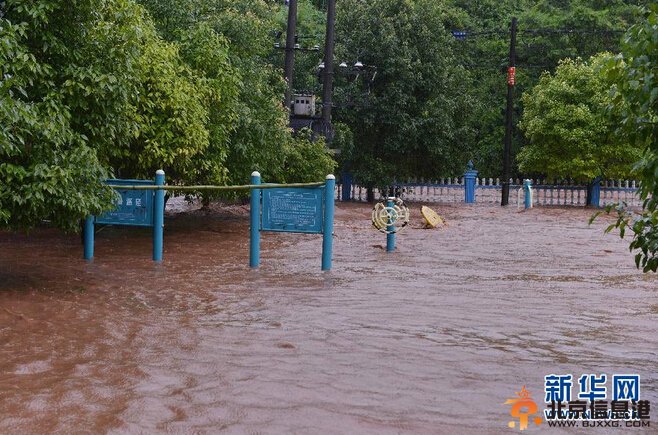 暴雨袭击湖南凤凰等地 4人失踪37万余人受灾