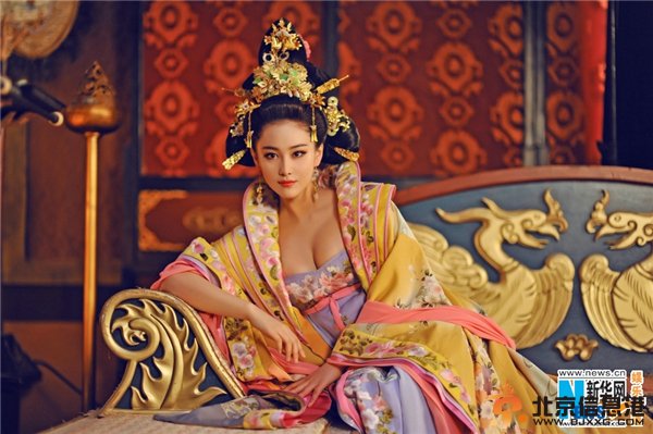 曝张馨予华丽剧照 酥胸半露演绎绝世美女萧淑妃