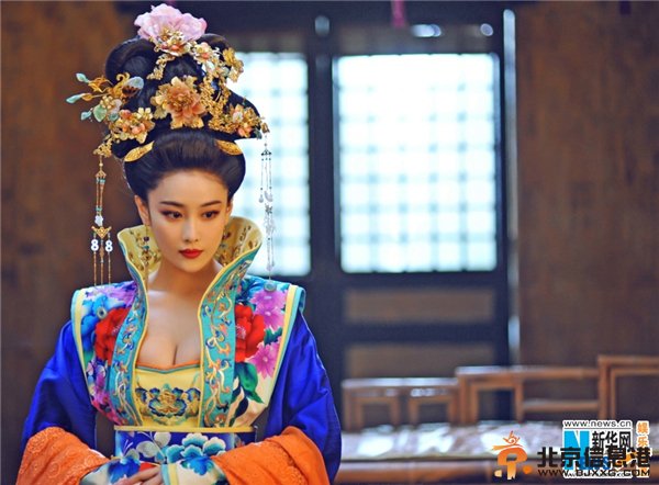 曝张馨予华丽剧照 酥胸半露演绎绝世美女萧淑妃