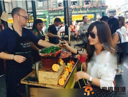 文章马伊琍携女赴港 姚笛独自现身英国散心