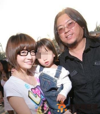 高晓松离婚已一年 小19岁前妻曾被传劈腿圈内经纪人