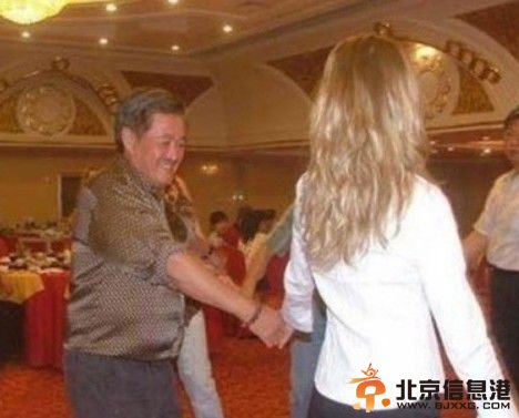 赵本山豪宅堪比皇宫 与圈中多名女星交情匪浅