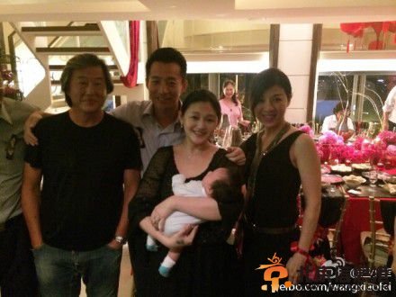 汪小菲台湾庆生 大S抱女全家福曝光（图）