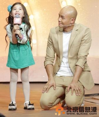 《妈妈听我说》乐嘉变身孩子王 买红妹首次带女儿亮相