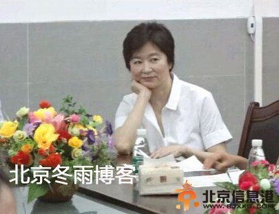 林青霞现身中学做演讲