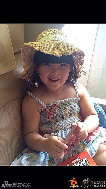 田园小妞王诗龄穿花裙戴草帽照曝光 笑脸嘟嘟萌翻网友【图】
