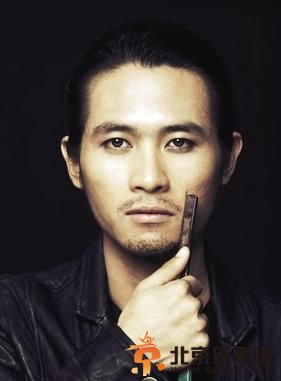 韩寒王珞丹幽会 与妻子金丽华逛街无交流 男方坚信太太小三能和平共处