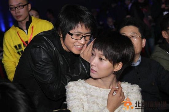 韩寒王珞丹幽会 与妻子金丽华逛街无交流 男方坚信太太小三能和平共处
