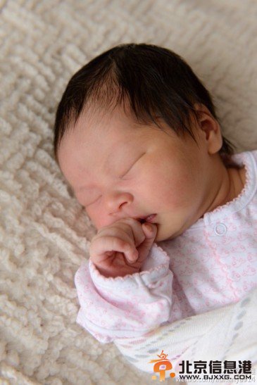 阿雅宣布诞下一女 与老公美国注册结婚