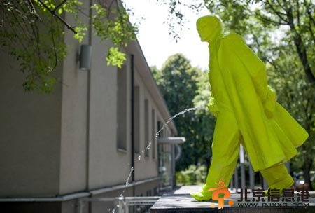 波兰建列宁撒尿喷泉 命名“未来喷泉”【组图】
