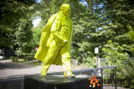 波兰建列宁撒尿喷泉 命名“未来喷泉”【组图】