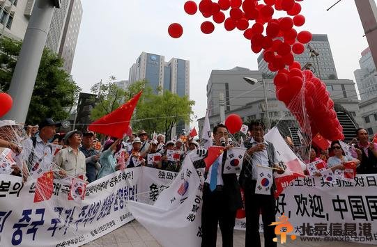 韩民众集会欢迎习近平 称“钓鱼岛是中国的”