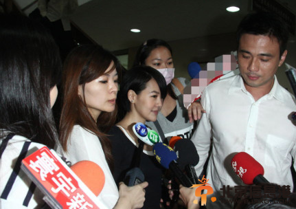 小S出庭作证胖达人案 证词遭检察官驳斥