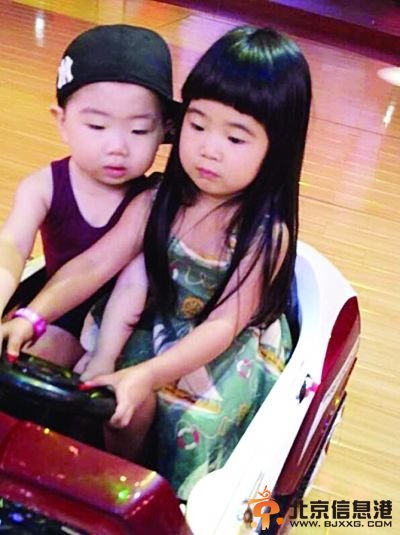 天天向上曹格女儿撞脸韩国小正太 酷似姐弟萌翻全场