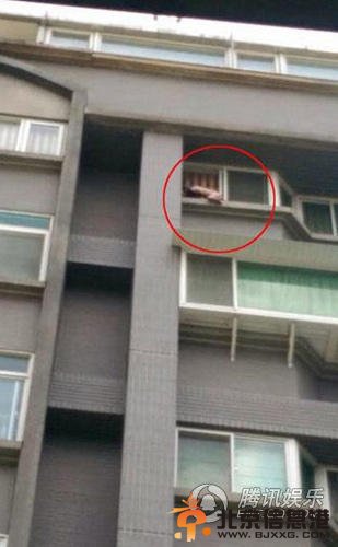 萧淑慎跳楼轻生 单腿悬空照曝光【图】