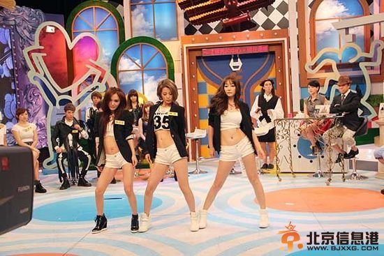 麻辣女生《康熙》热舞。