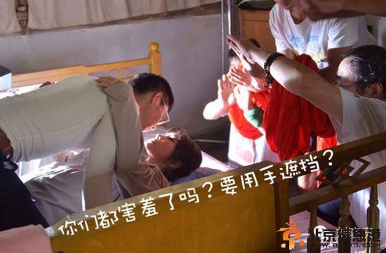59岁刘晓庆拍床戏激战2小时 八帅哥致床塌(图)