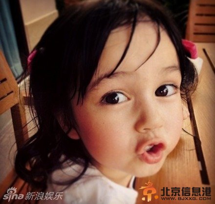 泰美混血小萝莉网络爆红 软萌妹子天生丽质难自弃【组图】