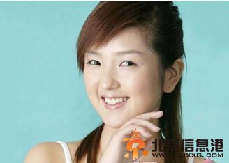 何洁产子不隐退 赫子铭亲吻小宝贝脸蛋画面温馨感动网友