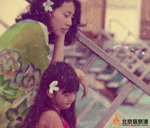 孙莉母女小清新合影似姐妹 黄多多嘟嘴卖萌【图】