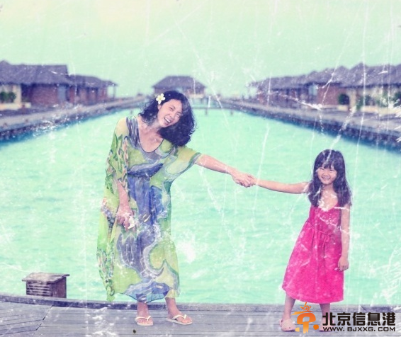 孙莉母女小清新合影似姐妹 黄多多嘟嘴卖萌【图】