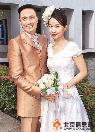 吴镇宇老婆王丽萍最神秘:新加坡模特 两人一见钟情