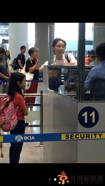 王菲吸毒传闻后现身机场 女儿李嫣正面照曝光长相似李亚鹏(图)