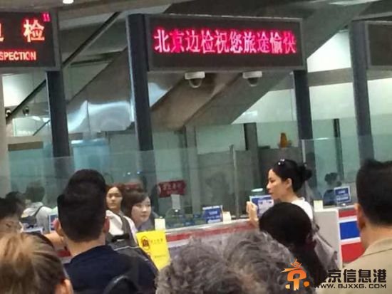 王菲吸毒传闻后现身机场 女儿李嫣正面照曝光长相似李亚鹏(图)