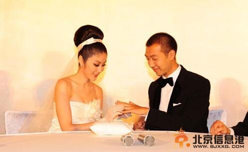 陈慧琳老公被指夜会嫩模 淡定撑夫：绝对信任