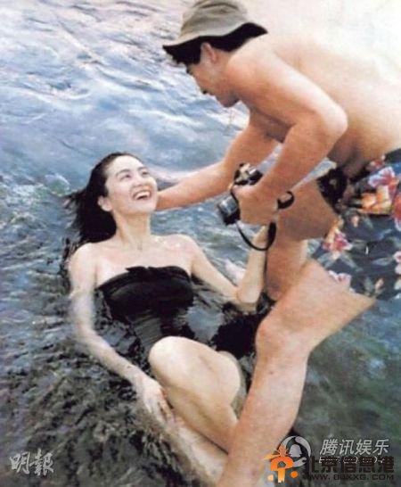 秦汉林青霞30年前泳装戏水照曝光 两人绯闻传足20年
