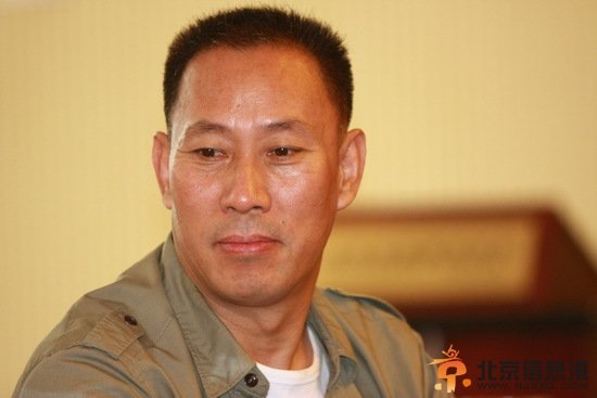 吴京安遇车祸重伤 肋骨骨折含泪忍剧痛直呼“对不起观众”