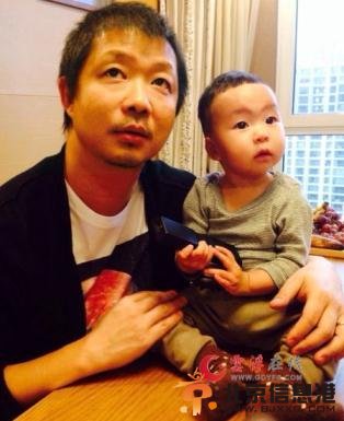 姚晨晒小土豆合影力证儿子像妈 “不服”网友称儿子更像曹郁