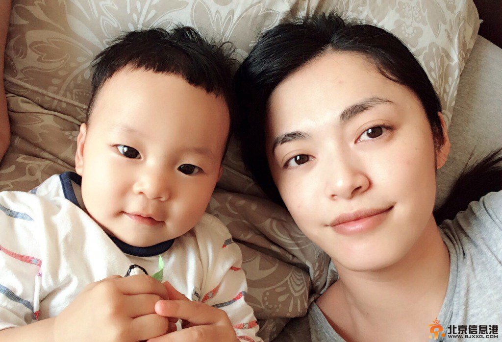 姚晨晒小土豆合影 力证小土豆长得像妈妈