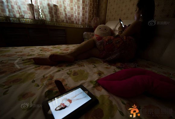 起底90后研究生“臀模”：每次拍摄前都要和摄影师详细沟通